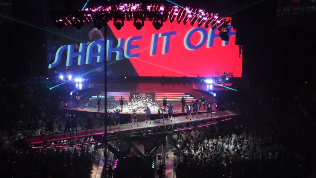 Shake it Off on a rotating platform at the Lanxess Arena, Cologne, Germany June 19th 2015